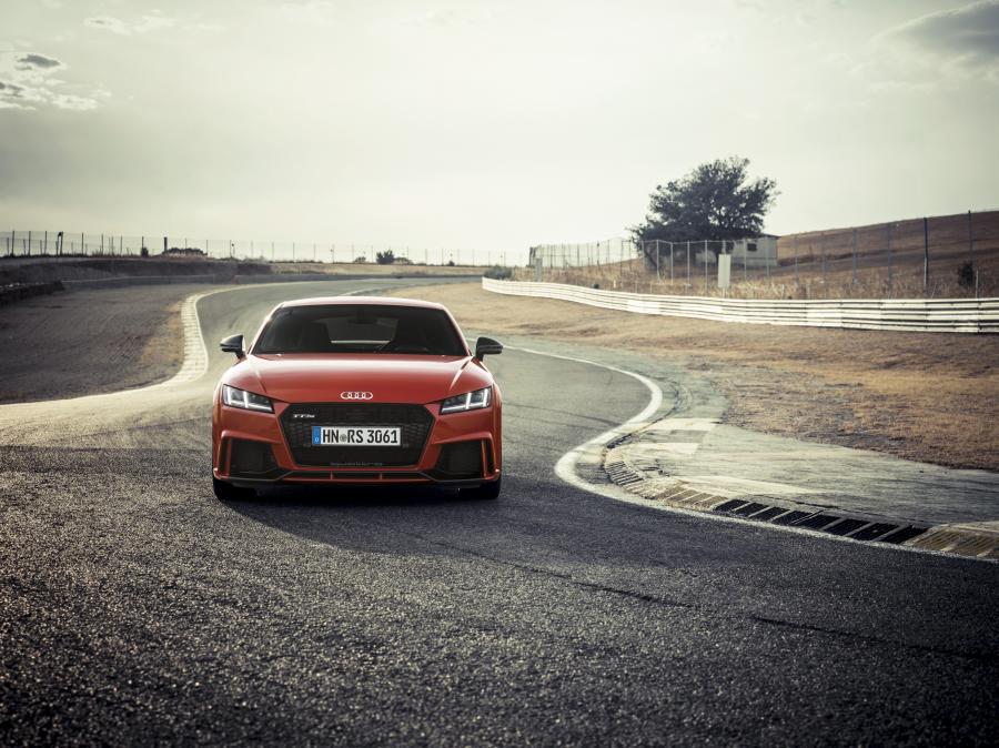  Audi TT RS Coupe (8S) 2016 года  (WW) (фото 10 из 57)